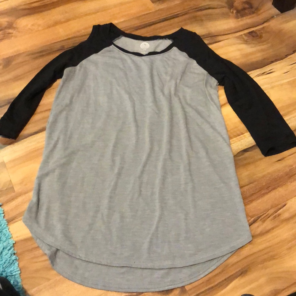 Shoulder cut top